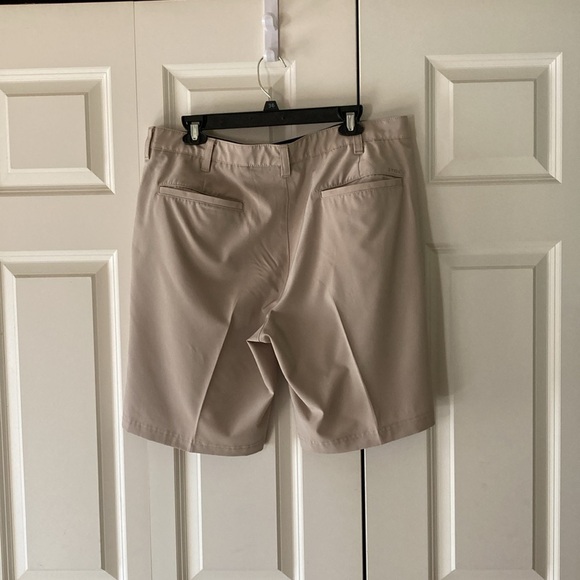 Izod Golf men’s shorts tan 36 waist summer lightweight - Picture 2 of 8